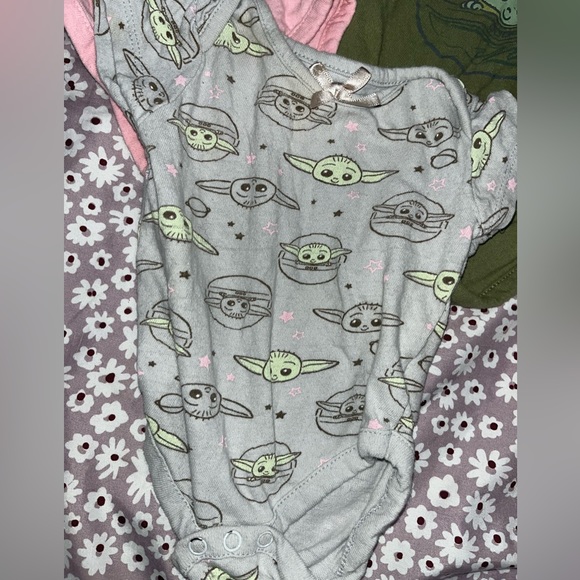 Set of 3 Baby Yoda Onesies - Picture 2 of 5